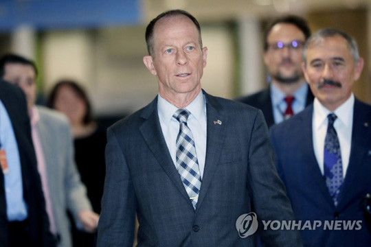 (영종도=연합뉴스) 데이비드 스틸웰 미 국무부 동아시아·태평양 담당 차관보가 지난 5일 오후 인천국제공항을 통해 입국하고 있다.