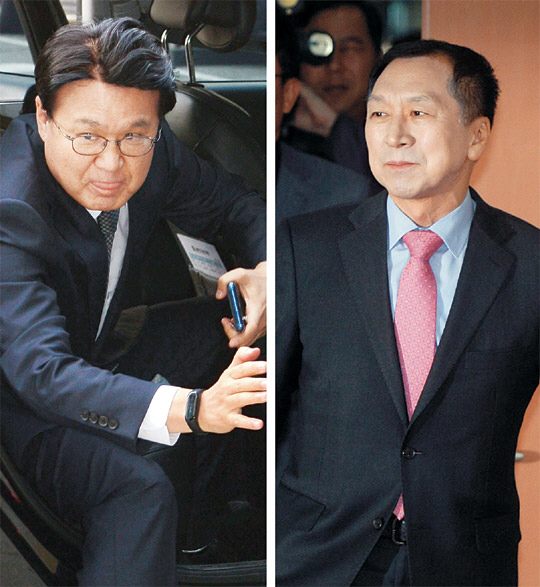 울산시장 선거개입 의혹과 관련해 검찰 수사를 받고 있는 황운하(왼쪽 사진) 대전지방경찰청장이 27일 오전 대전 유성구 대전MBC 앞에서 하차하고 있다. 비슷한 시간 경찰 수사로 선거에서 패배한 김기현 전 울산시장은 기자회견을 위해 국회 정론관으로 입장하고 있다. 곽성호·김선규 기자