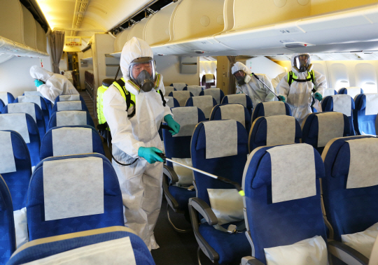 대한항공은 청정한 기내 환경을 유지하기 위해 매월 1회 모든 항공기를 살균 소독하는 방역 활동을 펼친다. 각 부속품을 분리해 세척하거나 집중적으로 청소하는 작업도 15일에서 2개월 주기로 진행한다. 대한항공 제공