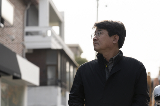 <요새 읽은 책-성석제>‘일의 기쁨과 슬픔’… “당대의, 당대에 의한, 당대에 대한 소설집”