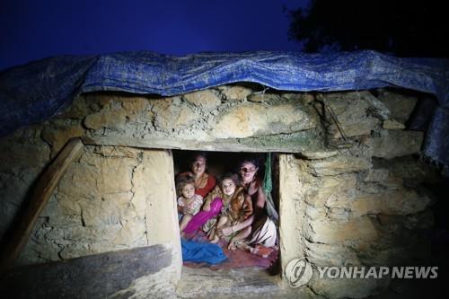 네팔 여성이 생리 기간에 격리되는 오두막[EPA=연합뉴스]