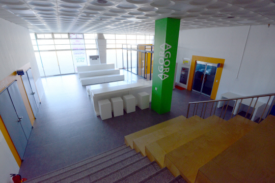 <공간혁신, 학교가 변하면 미래가 변한다>서울 관악구 당곡고, 아고라 광장에 토론방… “PC방 대신 학교서 놀아요”