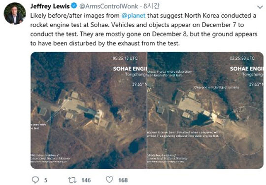 북한이 지난 7일 서해위성발사장(동창리 발사장)에서 “중대한 시험”을 했다고 발표한 가운데, 미사일 전문가인 제프리 루이스 미국 미들버리국제학연구소 동아시아 비확산센터 소장은 8일 트위터에 “위성사진을 분석한 결과 북한이 로켓 엔진 시험을 했을 것”이라고 추정했다. 루이스 소장이 함께 올린 지난 7일 위성사진(왼쪽)에서 관측됐던 차량과 물건들은 8일 사진에는 포착 안 됐다.  트위터 캡처
