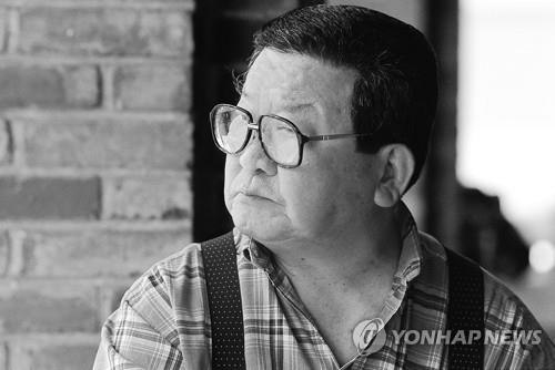 구자경 LG 명예회장이 14일 별세했다. 향년 94세. 1925년생인 구 명예회장은 LG 창업주인 고(故) 구인회 회장의 장남으로 LG그룹 2대 회장을 역임했다. 교사로 사회생활을 시작한 고인은 LG그룹에 들어와 회사가 글로벌 기업으로 성장하는 토대를 닦았고, 은퇴 후에는 자연인 생활을 하다 평화롭게 영면에 들었다. [LG그룹 제공. 재판매 및 DB금지]