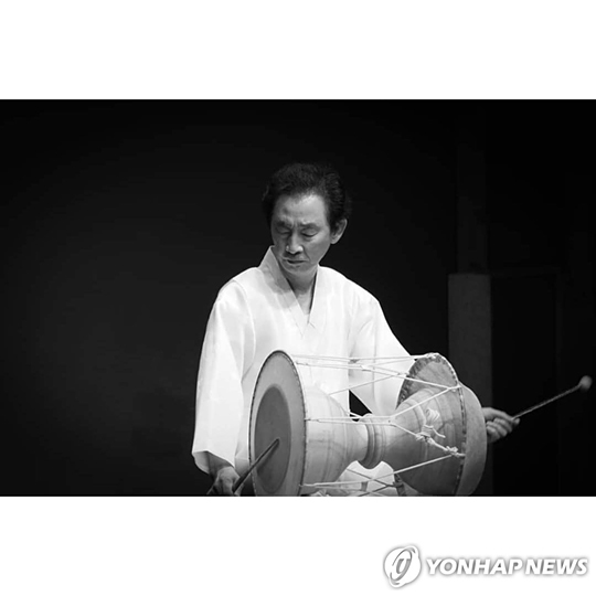국가중요무형문화재 82-1호 동해안별신굿 전수교육조교인 故김정희씨의 생전 모습 [김정희씨 유족 제공]