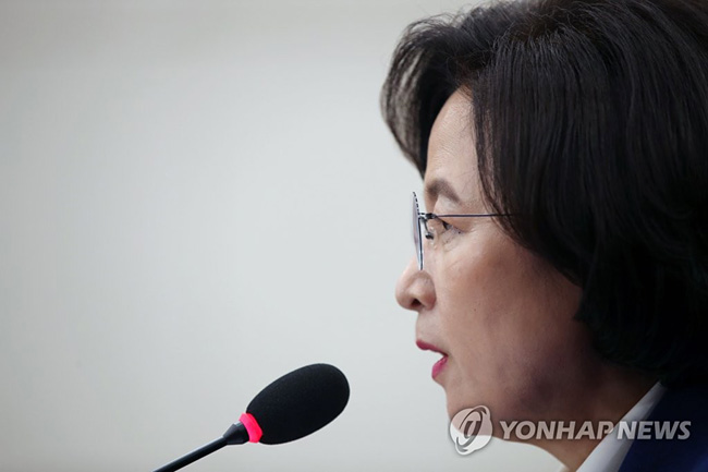 추미애 법무부 장관 후보자가 2019년 12월 30일 오후 국회에서 열린 법제사법위원회 인사청문회에서 의원들 질의에 답하고 있다. [연합뉴스 자료사진]
