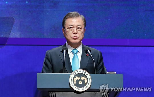 (서울=연합뉴스)  문재인 대통령이 2일 중구 대한상공회의소에서 열린 정부 신년합동인사회에서 신년사를 하고 있다.