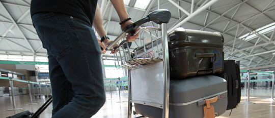 탑승 수속 과정에서 다시 짐을 싸는 일이 없도록 여행을 떠나기 전 위탁·휴대 수하물을 꼼꼼히 확인할 필요가 있다. 무료 수하물 허용량은 여정과 항공권 좌석 등급에 따라 달라지므로 항공사 홈페이지를 통해 확인하는 게 좋다. 대한항공은 홈페이지에서 국제선 위탁 수하물 계산기를 제공하고 있다. 대한항공 제공