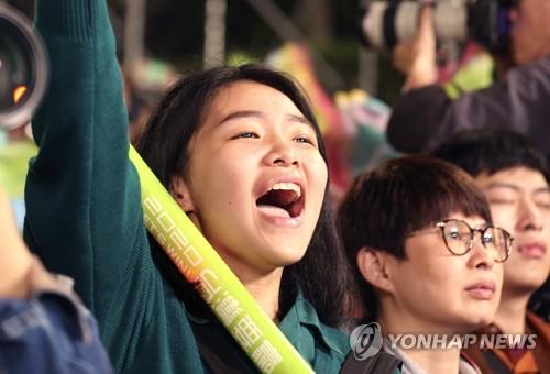 차이잉원 후보 유세장의 젊은 지지자[AP=연합뉴스]