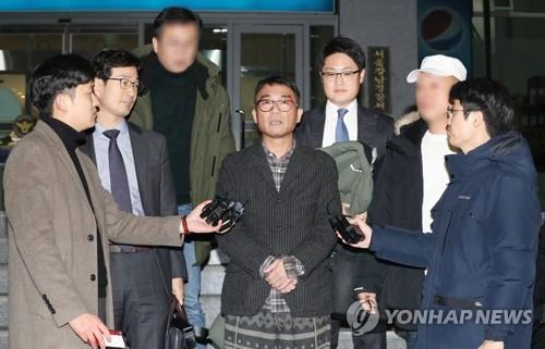 경찰조사 받은 김건모 [연합뉴스 자료사진]