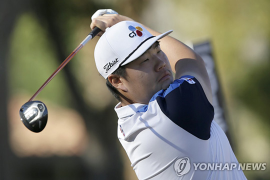 임성재가 19일(한국시간) PGA 투어 아메리칸 익스프레스 3라운드2번홀에서 티샷을 하고 있다. [AP=연합뉴스]
