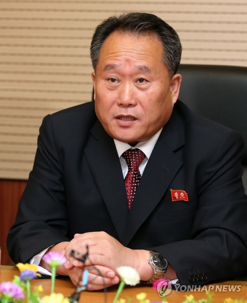 (서울=연합뉴스) 북한의 외교전략을 총괄하는 신임 외무상이 리용호에서 리선권 조국평화통일위원회(조평통) 위원장으로 교체된 것으로 알려졌다. 19일 복수의 대북소식통에 따르면 북한은 지난주 후반께 이런 내용을 북한 주재 외국 대사관들에 통보한 것으로 전해졌다. 사진은 지난 2018년 10월 남북 고위급회담 대표단회의에서 발언하는 리선권. 2020.1.19 [연합뉴스 자료사진]