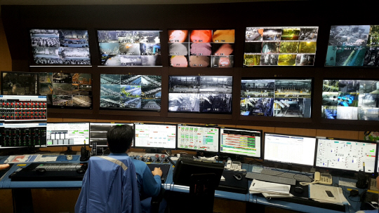 <새로운 10년, 신성장동력을 찾아라>AI·딥러닝 기술로 최상 쇳물 생산… ‘세계의 등대공장’으로