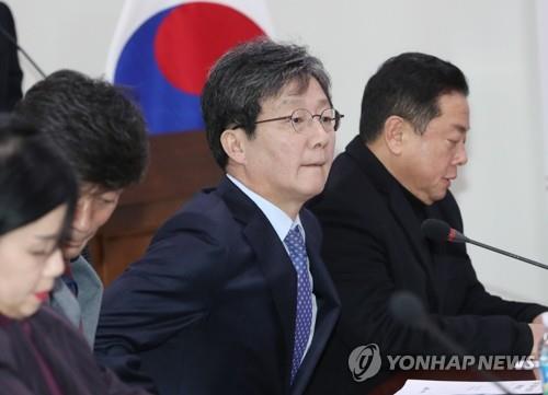 (서울=연합뉴스) 새로운보수당 유승민 보수재건위원장이 29일 오전 서울 여의도 국회 의원회관에서 열린 당대표-주요당직자 확대연석회의에 참석해 있다. 2020.1.29