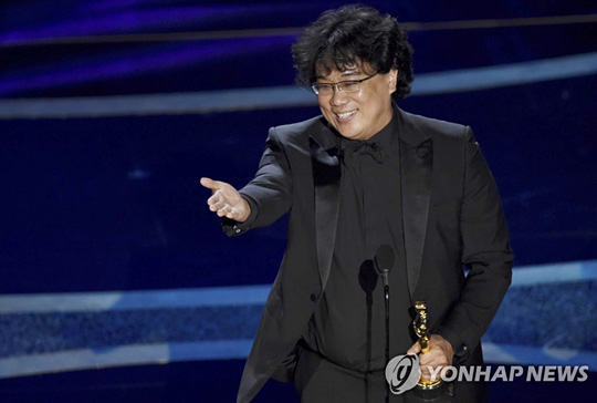 영화 ‘기생충’으로 아카데미 작품상을 받은 봉준호 감독 [AP=연합뉴스]