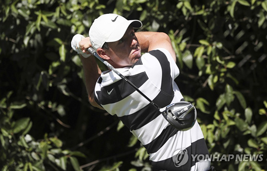 로리 매킬로이가 20일(한국시간) 멕시코 챔피언십 개막을 앞두고 연습 라운드를 하고 있다. [AP=연합뉴스]