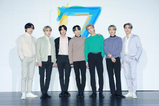 방탄소년단의 소속사 빅히트엔터테인먼트의 연내 상장 가능성이 나오고 있다. 상장할 경우, 기업가치가 최대 6조 원에 이를 것으로 전망된다.  빅히트엔터테인먼트 제공