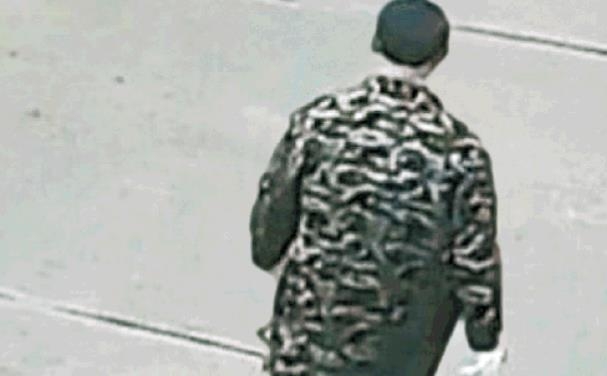 CCTV에 찍힌 유서를 남기고 집을 나서는 우한 주민 양위안윈의 뒷모습 출처: 중국 온라인