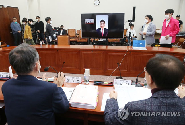 (서울=연합뉴스) 미래통합당 공천관리위원회의 공천신청자 면접이 28일 오전 서울 여의도 국회에서 화상면접으로 이루어지고 있다. 공관위는 코로나19 확산 사태로 TK 지역에 대한 공천 면접 심사를 미뤄왔으나 총선 일정상 더는 면접을 미룰 수 없다는 판단에 따라 화상 면접 실시를 결정했다.