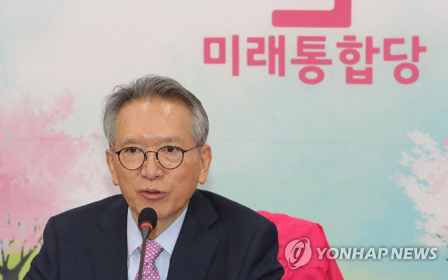 미래통합당 김형오 공천관리위원장이 지난 6일 오후 서울 여의도 국회에서 대구·경북 지역 공천 결과를 발표하고 있다. [연합뉴스 자료사진]