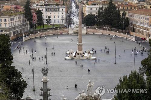 지난 7일 주말임에도 한산한 로마 시내 포폴로 광장 전경 [AP=연합뉴스]