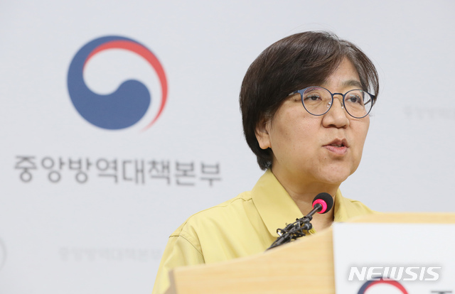 [청주=뉴시스]정은경 중앙방역대책본부장(질병관리본부장)이 6일 오후 충북 청주 질병관리본부에서 신종 코로나바이러스 감염증(코로나19) 국내 발생 현황에 대해 브리핑하고 있다. 2020.03.06.
