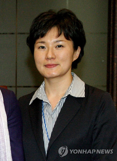 (서울=연합뉴스) 미래통합당의 비례대표용 위성정당인 미래한국당이 16일 비례 대표 후보 1번에 조수진 전 동아일보 논설위원을 추천했다. 사진은 2009년 1월 올해의 여기자상 시상식에서 기획부문을 수상한 조수진 전 동아일보 기자. [연합뉴스 자료사진]
