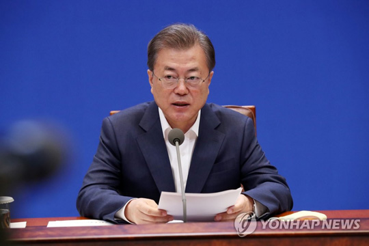 문재인 대통령이 3월 19일 청와대에서 열린 비상경제회의에서 발언하고 있다. [연합뉴스 자료사진]