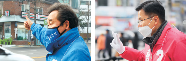 21대 국회의원 총선거 서울 종로 선거구에 출마한 이낙연(왼쪽 사진) 더불어민주당·황교안 미래통합당 후보가 공식 선거운동 이틀째인 3일 오전 선거기호를 손가락으로 내보이며 지역 유권자들에게 지지를 호소하고 있다.  연합뉴스