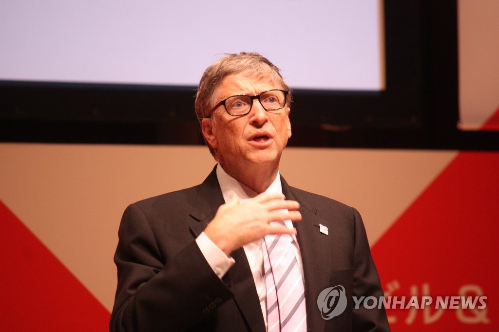 빌 게이츠가 2015년 12월 16일 일본 도쿄 아사히신문 본사에서 ‘기부와 창의’를 주제로 열린 대담에서 발언하고 있다. [연합뉴스 자료사진]