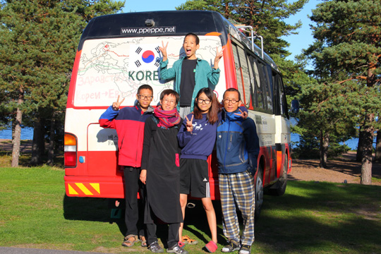 핀란드 캠핑장에서 미니버스 무탈이와 함께