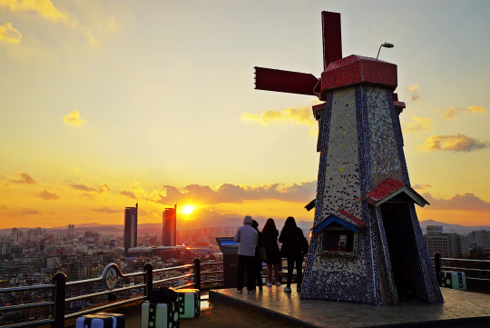 6·25 피란시절 만들어진 산동네를 다듬어 조성한 대전의 대동하늘공원.