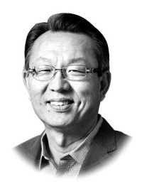 <美國에서 본 한반도>‘그들만의 리그’는 불행 자초한다