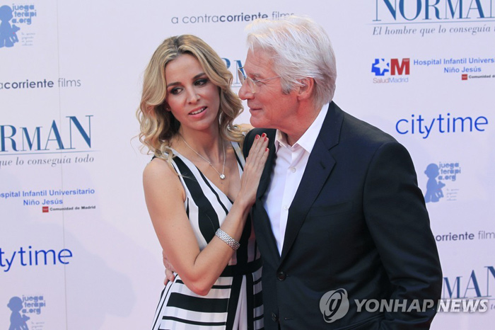 리처드 기어(오른쪽)와 부인 알레한드라 실바(왼쪽) [EPA=연합뉴스 자료사진]