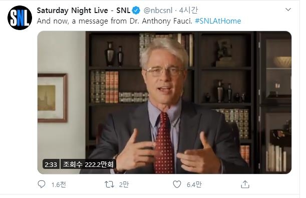 할리우드 스타 브래드 피트가 25일(현지시간) 미국 NBC 방송의 ‘SNL’에 앤서니 파우치 미 국립알레르기·전염병 연구소 소장으로 분장해 연기를 펼치는 모습 [SNL 트위터 화면 캡처/ 재판매 및 DB 금지]