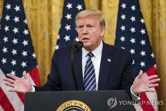 백악관에서 열린 한 행사에 참석, 기자들과의 문답에서 답변하는 트럼프 미 대통령[EPA=연합뉴스]