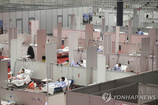스페인 마드리드에 있는 컨벤션센터를 개조해 설치한 코로나19 임시 병원 [EPA=연합뉴스 자료사진]