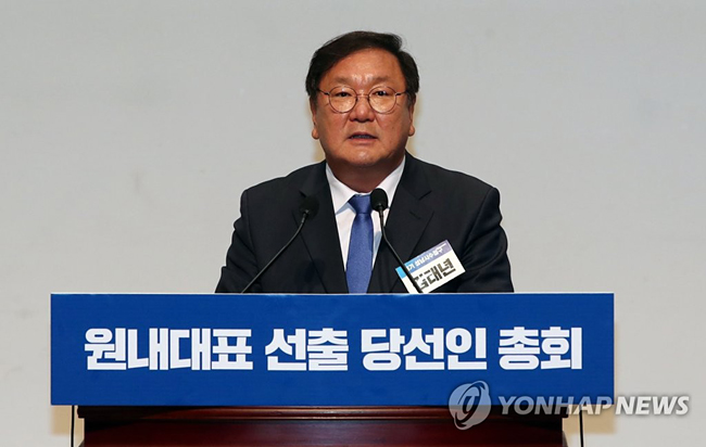 (서울=연합뉴스) 김인철 기자 = 7일 국회 의원회관 대회의실에서 열린 제21대 국회 더불어민주당 제1기 원내대표 선출 당선인 총회에서 김태년 후보가 정견발표를 하고 있다.