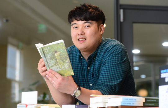 두번째 소설집 ‘시절과…’ 김봉곤.