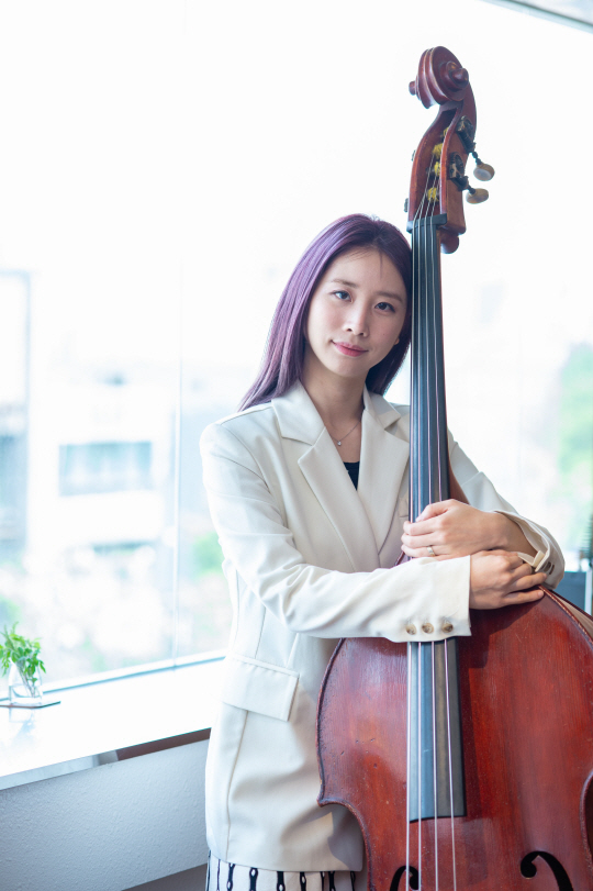 성미경은 “음역 폭이 넓은 더블베이스의 매력을 재미있게 들려주는 연주를 할 것”이라고 말했다. 봄아트 제공
