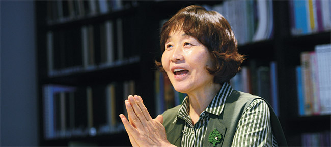 지난 12일 이미경 한국성폭력상담소 소장이 상담소 회의실에서 문화일보와 만나 주요 성폭력·성범죄 사건에 관한 피해자 보호 방안 및 상담소의 역할 등에 대해 설명하고 있다.