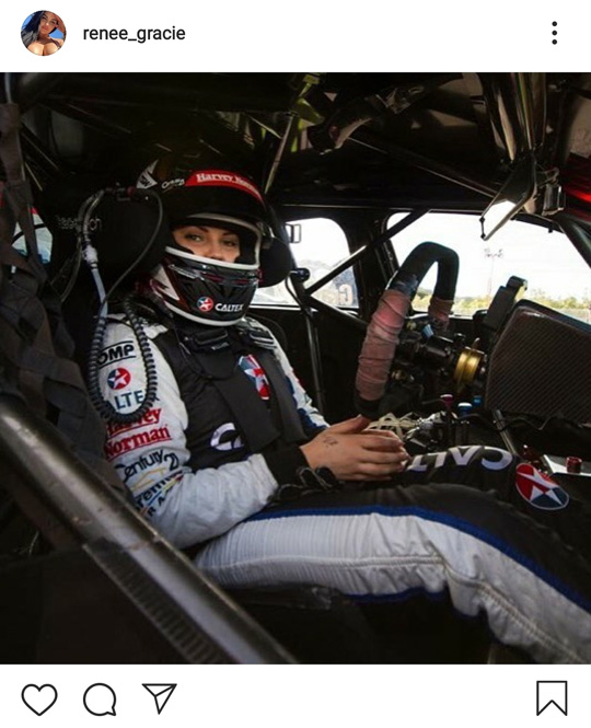 그레이시의 슈퍼카 드라이버 시절 모습.  [그레이시 소셜 미디어 화면 캡처. 재판매 및 DB 금지]