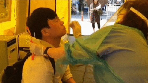 코로나19 선제 검사를 받는 인턴기자[촬영 강다현, 제작 정유진. 재판매 및 DB 금지]