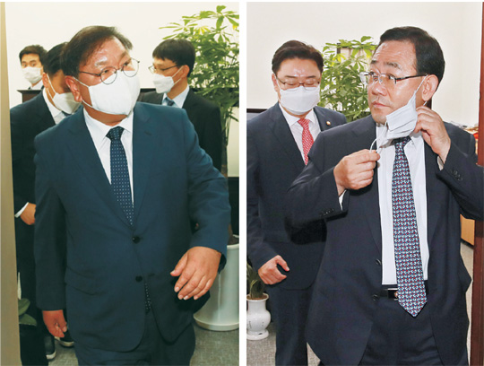 29일 오전 국회의장실에서 열린 21대 원 구성 협상이 결렬된 직후 김태년(왼쪽 사진) 더불어민주당 원내대표가 의장실을 나서고 있다. 오른쪽 사진은 의장실을 나오고 있는 주호영 미래통합당 원내대표.