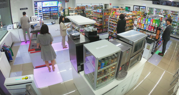 서울 중구 수표동에 위치한 세븐일레븐 시그니처 DDR 매장 내부 전경. 세븐일레븐 제공