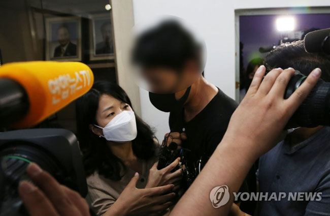 (경주=연합뉴스) 지난 2일 오후 경북 경주시 황성동에 있는 경주시체육회 사무실에 경주시청 트라이애슬론(철인3종경기)팀 감독이 나오고 있다. 2020.7.2