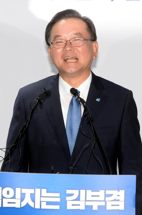 김부겸 전 더불어민주당 의원이 9일 오전 서울 영등포구 여의동 당사에서 당 대표 출마선언을 하고 있다.