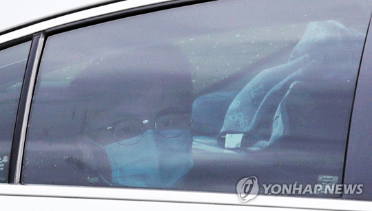 (서울=연합뉴스) 한동훈 검사장이 24일 오후 서울 서초구 대검찰청에서 열린 ‘검언유착’ 의혹 사건 수사심의위원회에 출석하기 위해 차를 타고 지하주차장으로 들어가고 있다. 2020.7.24