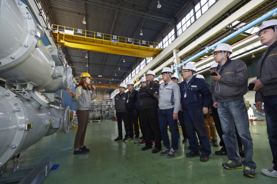 <포스트 코로나, ‘相生’으로 주도한다>협력사 생산시스템 설비 지원…화훼농 돕기 ‘꽃선물 챌린지’도