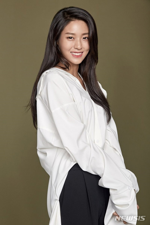 [서울=뉴시스] 그룹 ‘AOA’ 멤버 설현. (사진=FNC엔터테인먼트 제공) 2020.01.03.